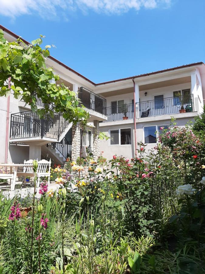Bcm Family House Hotel 2 Mai Exterior photo